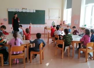 ”Luna stării de bine” în educație. Ateliere gratuite pentru profesori: ”Dacă profesorii sunt fericiți predând, copiii vor fi și ei fericiți învățând”