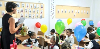 Profesori fericiţi pentru România: Un program lansat de Fundaţia Transylvania College pentru starea de bine în clasă