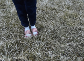 În satele din România, 1 din 10 copii merge flămând la culcare, iar 1 din 5 nu este fericit – studiu