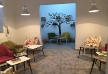 O sală de lectură „neconvențională”, într-o școală din Rădăuți. Cum arată biblioteca și ce desene au fost realizate pe holuri FOTO