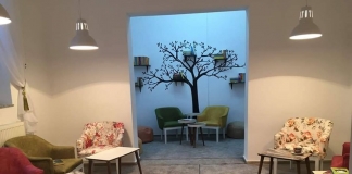 O sală de lectură „neconvențională”, într-o școală din Rădăuți. Cum arată biblioteca și ce desene au fost realizate pe holuri FOTO