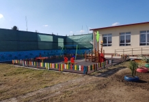 Imagini dintr-un sat din Călărași: Loc de joacă pentru cei mici, curtea școlii amenajată și colorată FOTO