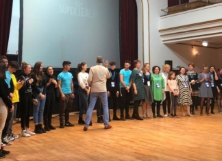 Elevă din Oradea, la SuperTeach: Profesorul ideal este cel care te poate înţelege. Trebuie să fie, în primul rând, om, să poată empatiza cu elevul