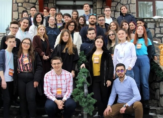 Școli curate. Elevi din cinci județe și-au propus ”să miște” lucrurile în educație și să determine autoritățile locale să își facă treaba