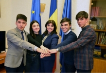 Asociația Elevilor din Constanța cere demiterea Monicăi Anisie: Înțelegem că situația e critică, dar dacă nu autoritățile rezolvă, atunci cine?