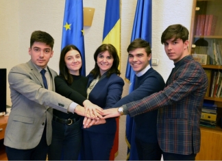 Asociația Elevilor din Constanța cere demiterea Monicăi Anisie: Înțelegem că situația e critică, dar dacă nu autoritățile rezolvă, atunci cine?