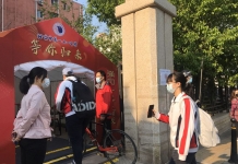 China: Elevii din ultimul an de liceu din Beijing şi Shanghai au revenit la cursuri. Ce măsuri au fost luate