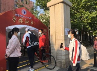 China: Elevii din ultimul an de liceu din Beijing şi Shanghai au revenit la cursuri. Ce măsuri au fost luate