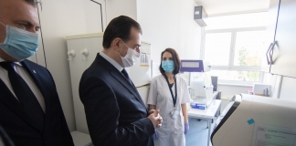 Premierul Ludovic Orban: Elevii care vor participa la pregătirile pentru examene vor putea sta în şcoală doar cu măşti de protecţie