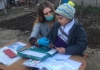 O învățătoare din Mehedinți a făcut posibilă școala online pentru toți elevii din clasă. Elisabeta Păcuraru a dus o tabletă fiecărui copil acasă FOTO