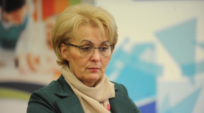 Liliana Romaniuc: „Mâine vom reveni la școala… de acasă, pentru încă vreo câteva săptămâni, după care va urma… Ce va urma?”
