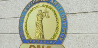 Directoarea unei şcoli gimnaziale din Capitală, reţinută de procurorii DNA pentru luare de mită