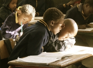 Educația la distanță. UNESCO: 826 de milioane de elevi nu au computer acasă. Școlile, închise în 191 de ţări