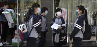 Elevii de gimnaziu din Beijing, monitorizaţi cu ajutorul unor brăţări electronice