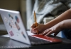 Studiu: Aproape 70% dintre părinți cred că digitalizarea poate îmbunătăți calitatea educației. Doar 36% spun că reforma curriculară a fost explicată clar