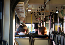 Ministerul Educației: Elevii vor beneficia de transport gratuit pe tot parcursul anului calendaristic, inclusiv la metrou