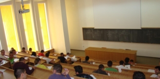 Un tânăr, aflat de la 7 ani într-o casă de tip familial din Cugir, a intrat la două facultăți. El a ales să studieze Medicina la Sibiu