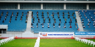 Promoția 2020. Festivitate de absolvire pe stadion pentru elevii claselor a VIII-a și a XII-a din Târgu Jiu FOTO&VIDEO