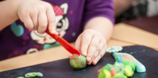 Înscrierile la grădiniță și creșă pentru anul școlar 2025-2026 vor începe pe 26 mai. Reînscrierile, în perioada 19-23 mai – calendar aprobat