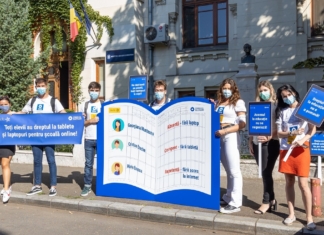 Catalogul celor 900.000 de elevi absenți pentru că nu au laptop sau tabletă, dus la Ministerul Educației