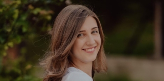 Carina, o elevă fermecată de cărți: Îi îndemn pe toți adolescenții să citească. Lectura poate opri timpul în loc și ne poate transpune în alte lumi
