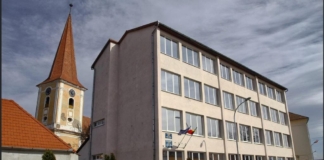 Școala dintr-un sat din Sibiu, mutată în sediul Primăriei pentru a se putea asigura distanţarea fizică între elevi