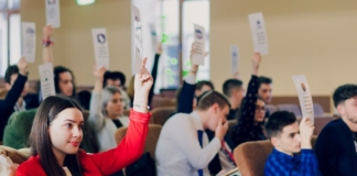 Consiliul Naţional al Elevilor lansează ”Decalogul şcolii pe timp de pandemie”. Propunerile elevilor pentru începerea noului an școlar