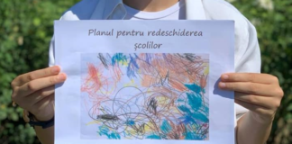 Elevii așteaptă planul pentru redeschiderea școlilor. Protest desfășurat la Guvern și colet cu ceas, trimis prin poștă