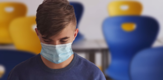 În școlile din Franța, masca de protecție devine obligatorie pentru elevii de peste 11 ani