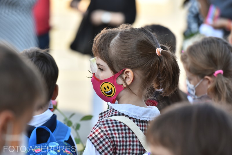 Mai multe organizații din cer începerea școlii de la 1 septembrie România să nu mai aibă cel mai scurt an şcolar Uniunea Europeană -