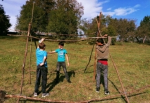 Ora de istorie în livadă: „I-am provocat pe copii să își imagineze că trăiesc acum 2 milioane de ani și că trebuie să supraviețuiască în acest loc”