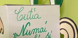 Cutia în care copiii pun bilețele cu propuneri, idei sau gânduri pentru învățătoare și colegii de clasă FOTO