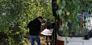 Povestea EduBuzz continuă pentru copiii din satul Augustin: ”Știți că ne-au luat un autobuz? Special pentru noi, e al nostru!” FOTO