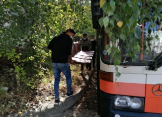 Povestea EduBuzz continuă pentru copiii din satul Augustin: ”Știți că ne-au luat un autobuz? Special pentru noi, e al nostru!” FOTO