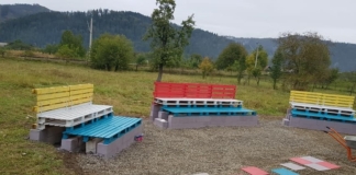 O școală mai veselă, cu clase în aer liber, la Bucșoaia. Locul în care schimbarea se face ”împreună”, iar elevii învață matematică aplicată
