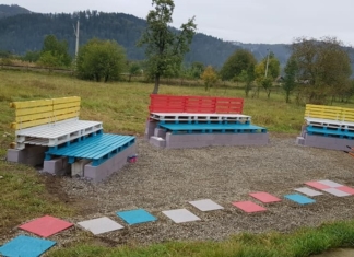 O școală mai veselă, cu clase în aer liber, la Bucșoaia. Locul în care schimbarea se face ”împreună”, iar elevii învață matematică aplicată