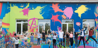 Cea mai colorată școală. Un proiect realizat de elevi și inițiat de un profesor care încurajează activitățile practice și creativitatea copiilor FOTO