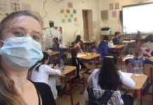 Cum a reușit o învățătoare să facă orele online mai captivante: ”Am vrut să alung monotonia și să ajung altfel la copii. Personajele ne-au ajutat enorm”