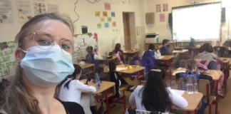 Cum a reușit o învățătoare să facă orele online mai captivante: ”Am vrut să alung monotonia și să ajung altfel la copii. Personajele ne-au ajutat enorm”