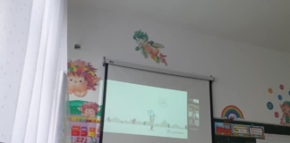 O învățătoare de la oraș ajută o școală de la sat să obțină tablete pentru elevi: ”Copiii sunt dornici de învățare, dar nu au cu ce”