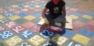 Pauza nonformală, proiectul copiilor din Crizbav: Jocuri colorate, desenate în curtea școlii și un vis îndeplinit de profesoara de fizică FOTO