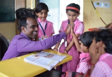 Un profesor dintr-un sat din India, câştigătorul din acest an al premiului Global Teacher Prize VIDEO