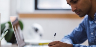 Şcoala de Bani lansează un curs online de educaţie financiară pentru părinţi. Participarea este gratuită