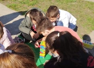 Proiectul unei învățătoare din Pitești: Ore susținute de profesori voluntari pentru copiii din mediile defavorizate și elevii care dau Evaluarea Națională