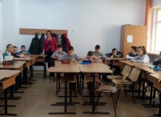 O profesoară care își încurajează elevii să citească: ”Din dragostea de carte, n-ai cum să nu te transformi într-un om extrem de sigur pe tine”