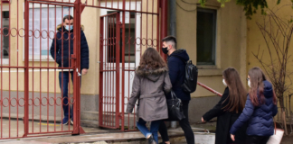 Capitala a intrat în zona roșie. Ministerul Educației cere modificarea scenariilor astfel încât elevii din clasele terminale să poată învăța fizic