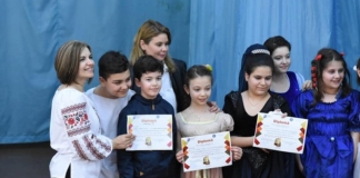 O profesoară care își face elevii să vină cu plăcere la ore. ”Predă diferit, interactiv, are multe proiecte și este atașată de copii”, spune o elevă