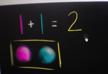 Profesori, liceeni și studenți, voluntari într-un proiect adresat elevilor: Khan Academy, o platformă educațională gratuită tradusă în limba română
