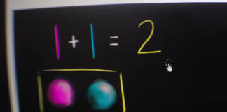 Profesori, liceeni și studenți, voluntari într-un proiect adresat elevilor: Khan Academy, o platformă educațională gratuită tradusă în limba română