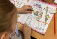 Matematica învățată cu ajutorul boabelor de fasole la clasa pregătitoare. Claudia Chiru: „Copilul se simte în largul lui și nu îi este frică să greșească”